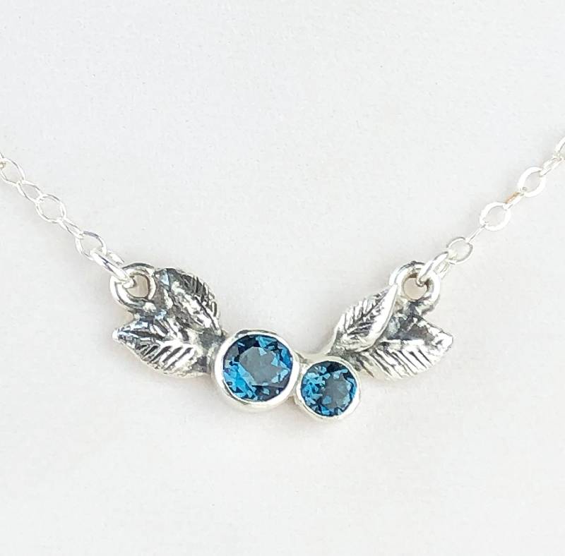 Blautopas Blatt Halskette - Sterling Silber Floraler Schmuck London Blue Topaz Rustikal Blautopas Blatt Halskette - Sterling Silber Floraler Schmuck London Blue Topaz Rustikal von KatJewelryShop