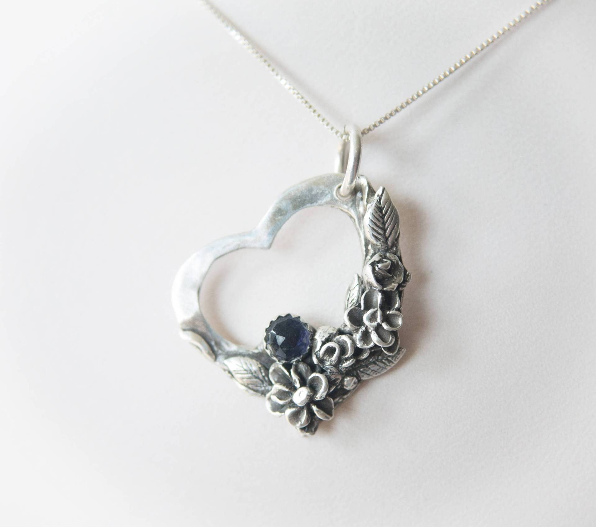Blume Anhänger Halskette - Iolith Natur Schmuck Inspirierter Herz Sterling Silber Ooak Blume Anhänger Halskette - Iolith Natur Schmuck Inspirierter Herz Sterling Silber Ooak von KatJewelryShop