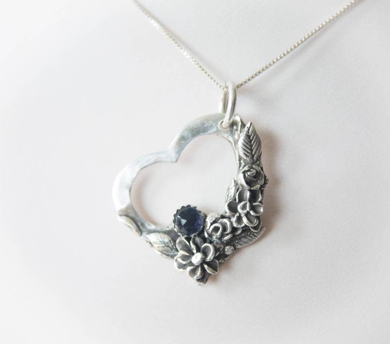 Blume Anhänger Halskette - Iolith Natur Schmuck Inspirierter Herz Sterling Silber Ooak Blume Anhänger Halskette - Iolith Natur Schmuck Inspirierter Herz Sterling Silber Ooak von KatJewelryShop