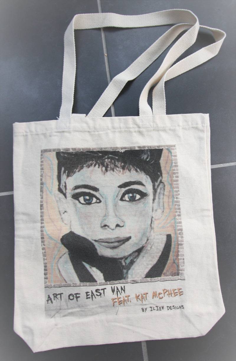 Audrey Hepburn Canvas Einkaufstasche, Umweltfreundliche Tote, Grafikdesign-Tasche, Wiederverwendbare Tasche, Lokale Kunst Auf Einzigartige Tote Audrey Hepburn Canvas Einkaufstasche, Umweltfreundliche Tote, Grafikdesign-Tasche, Wiederverwendbare Tasche, Lokale Kunst Auf Einzigartige Tote von KatMcPheeGallery