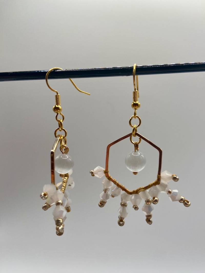 Weißes Funkeln - Hängeohrring | Vintage Kristallperlen von KatSoulmade