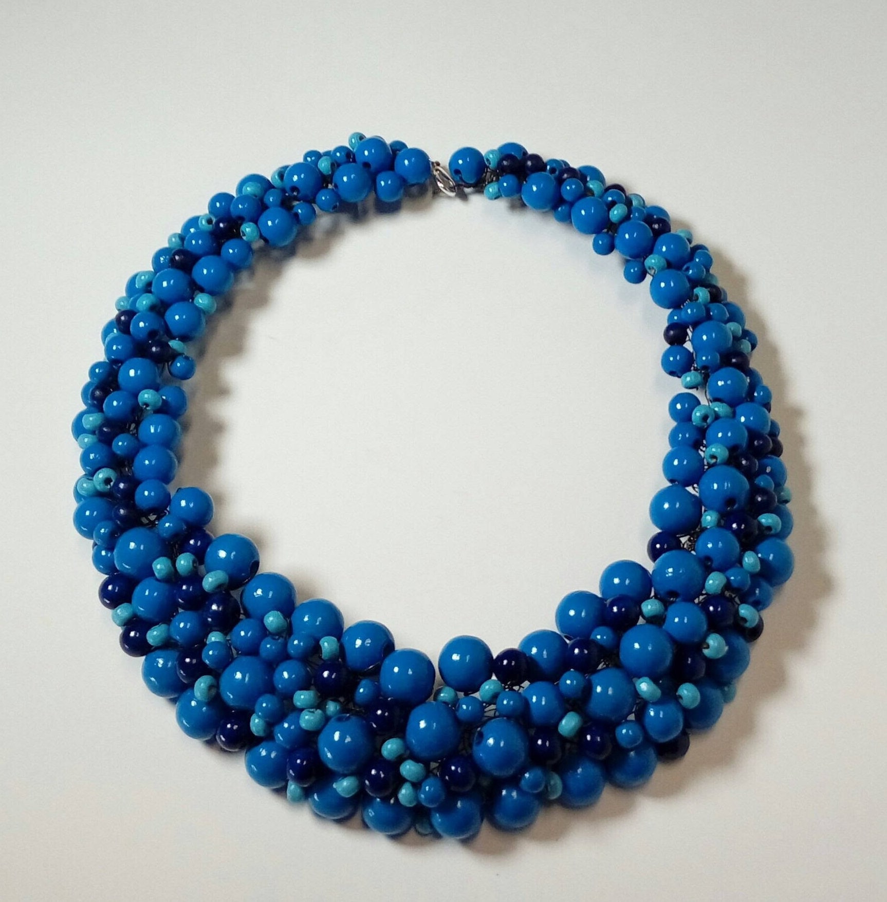 Blaue Halskette Für Frau, Statement Mutter Geschenk, Holzperlen von KatarinaSilkJewelry