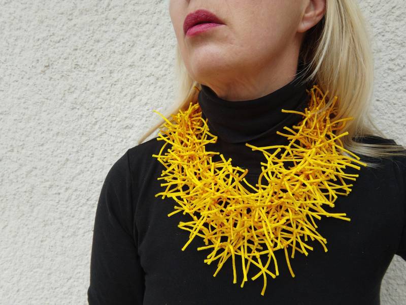 Gelbe Halskette Für Frauen, Satin Verstreut Trendige von KatarinaSilkJewelry