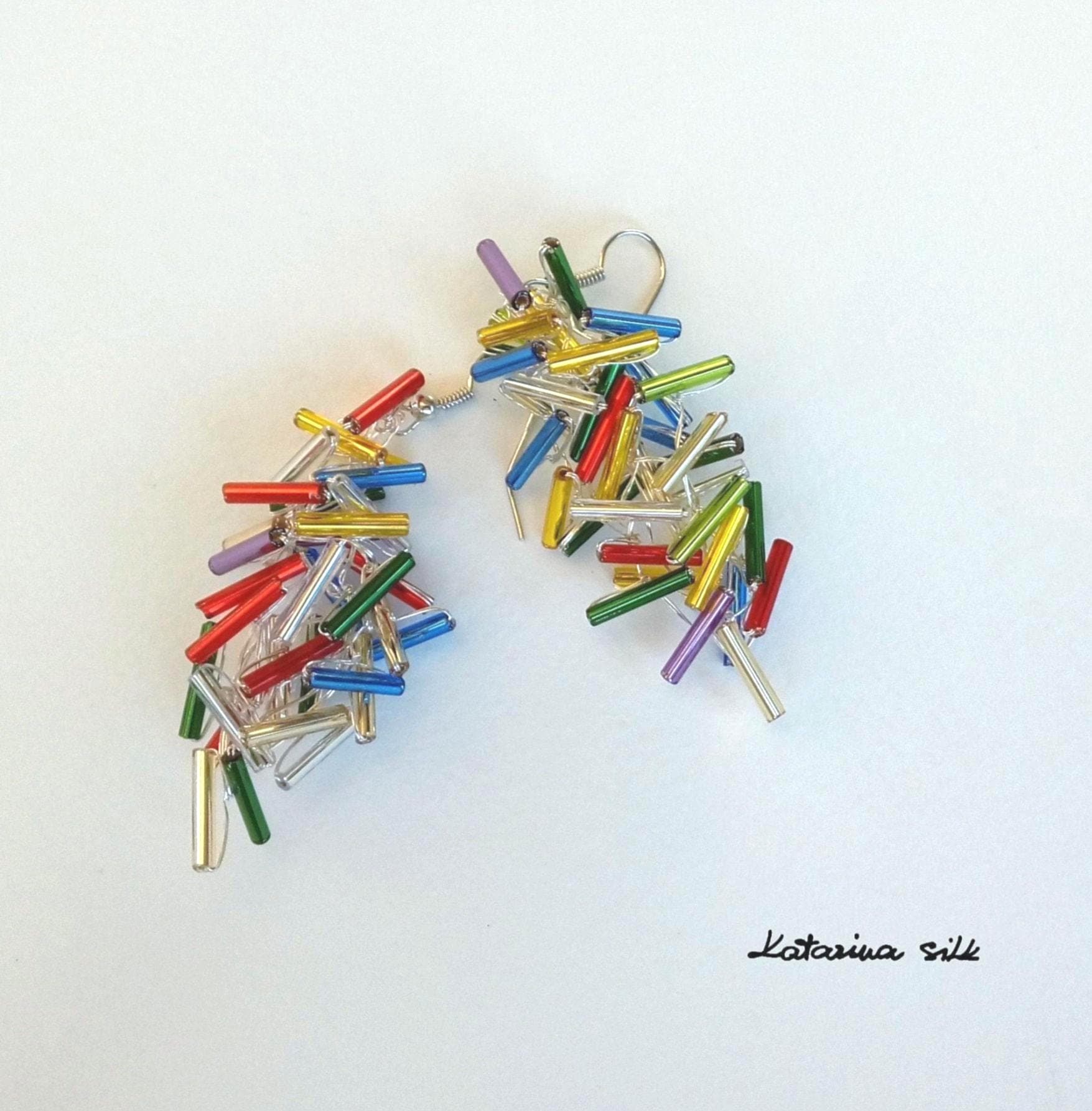 Glasperlen Regenbogen Farbe Ohrringe, Lange Ohrringe Für Damen von KatarinaSilkJewelry