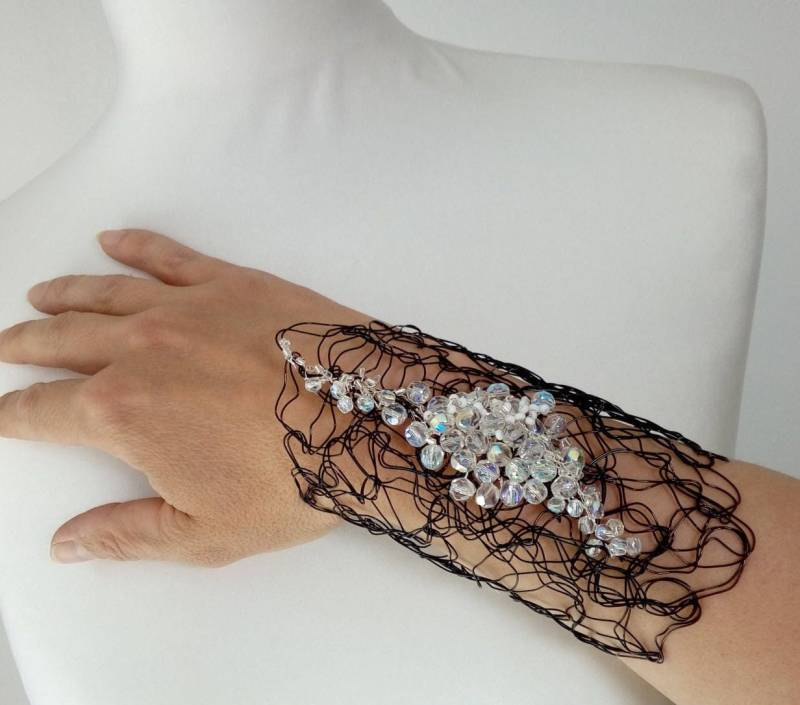 Schickes Damen Schwarz Schmuck Armband - Stilvolles Accessoire von KatarinaSilkJewelry