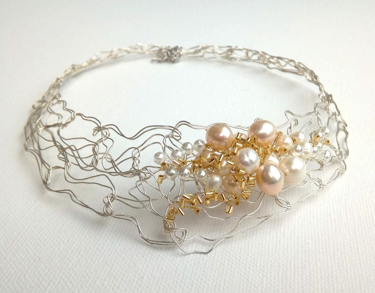 Zeitlose Schönheit Handgefertigte Perlenkette Für Die Braut von KatarinaSilkJewelry