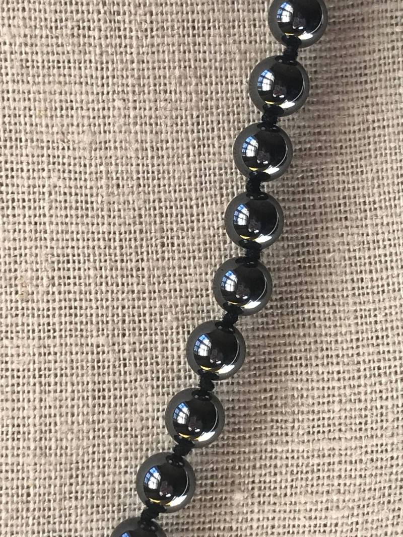 Hämatit Handgeknüpfte Perlenkette Hämatit Handgeknüpfte Perlenkette von KateBoyceDesigns