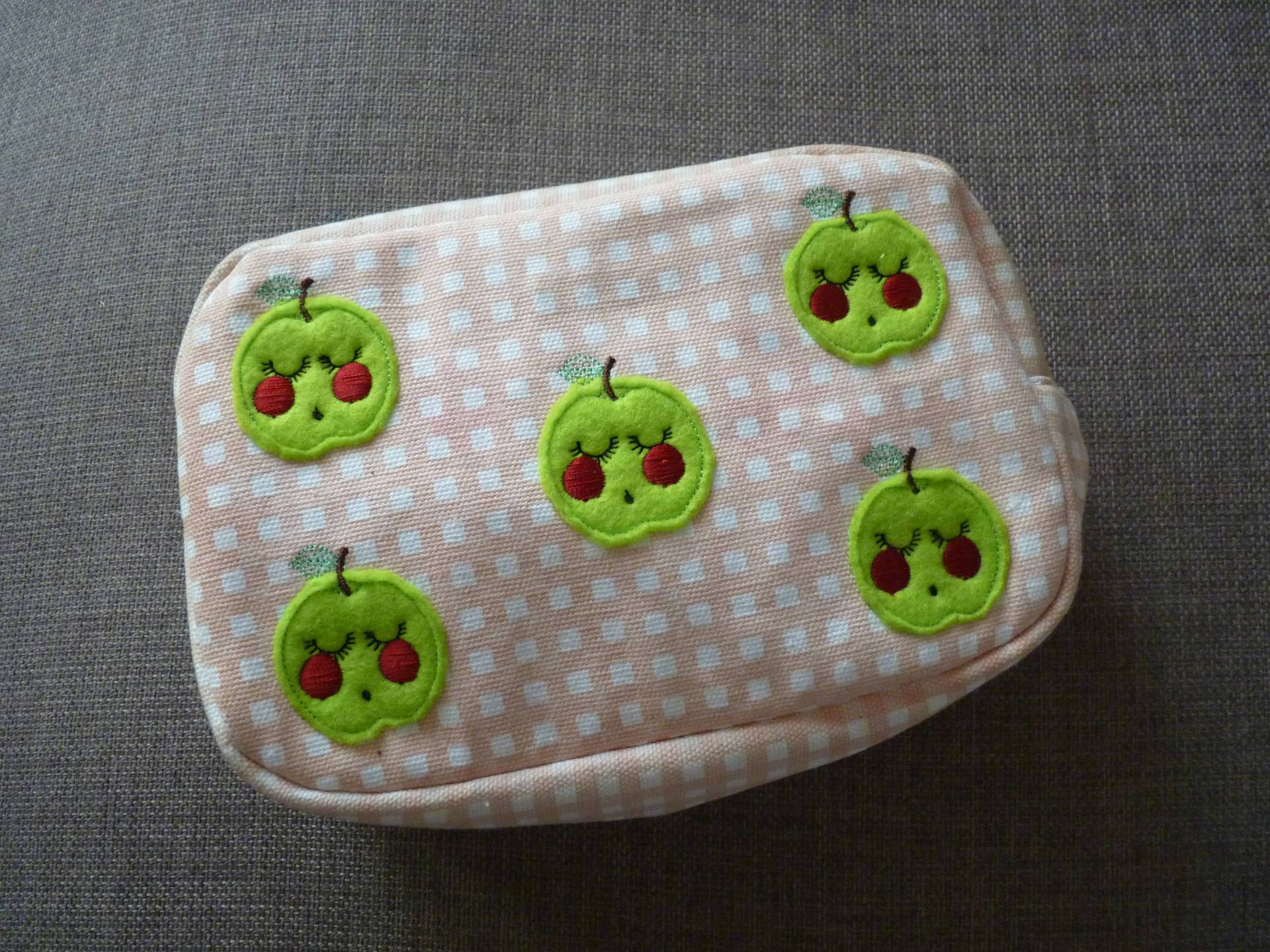 Bobbing Apples Kosmetiktasche von KateGarey