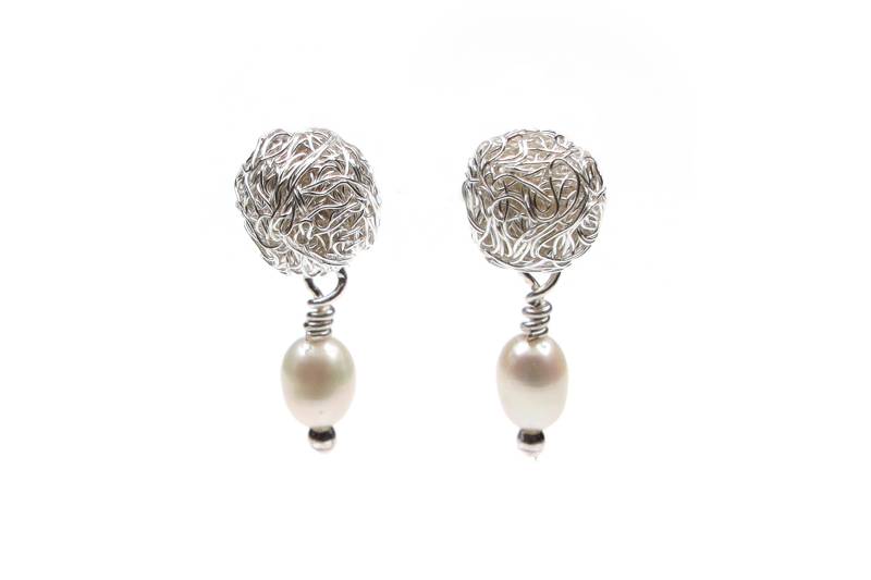Handgestrickte Sterling Silber Ohrstecker Mit Süßwasser Perle Handgestrickte Sterling Silber Ohrstecker Mit Süßwasser Perle von KateMichelleUK