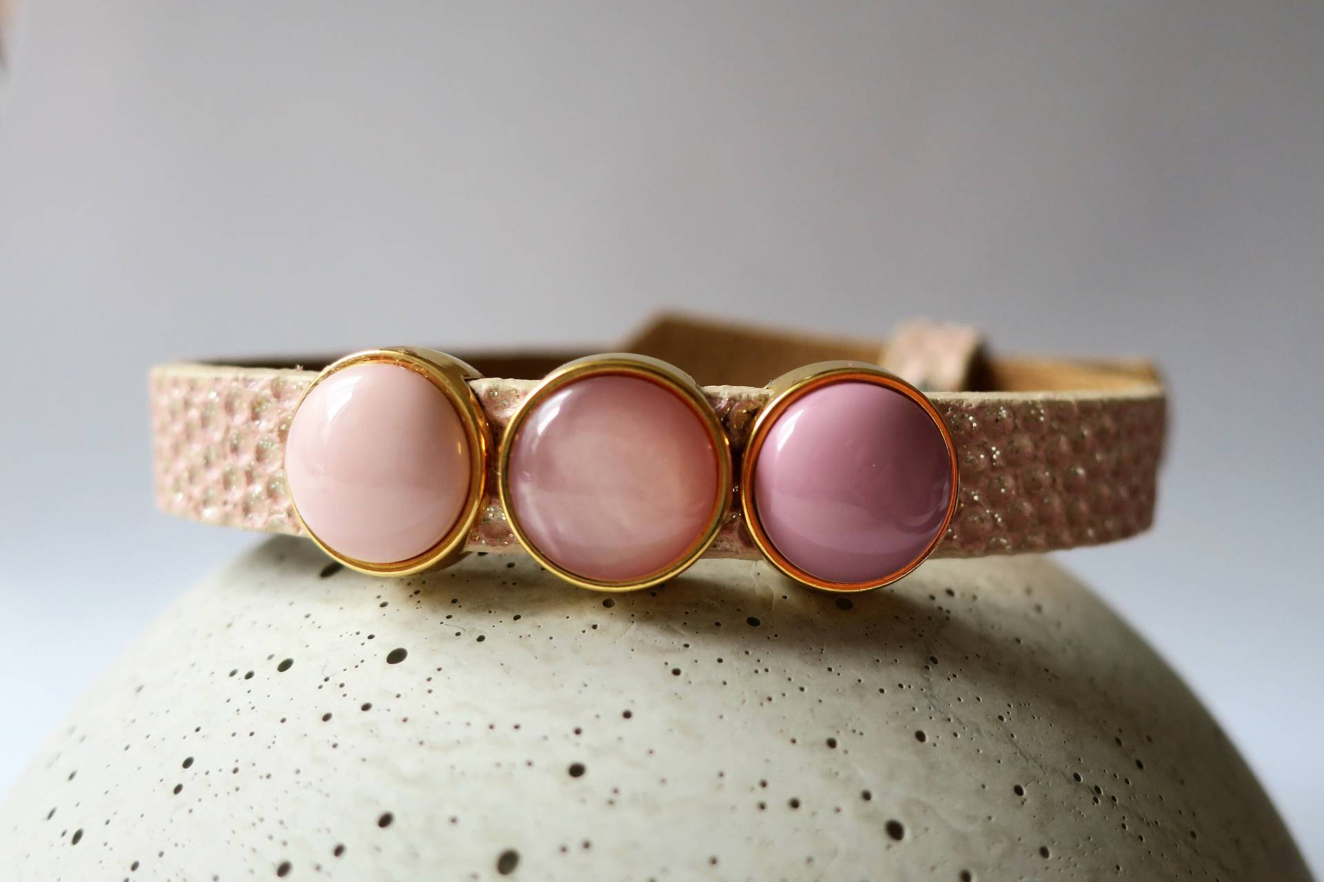 Reserviert - "She's A Lady" Lederarmband Rosé Reserviert - "She's A Lady" Lederarmband Rosé von KateUndMo