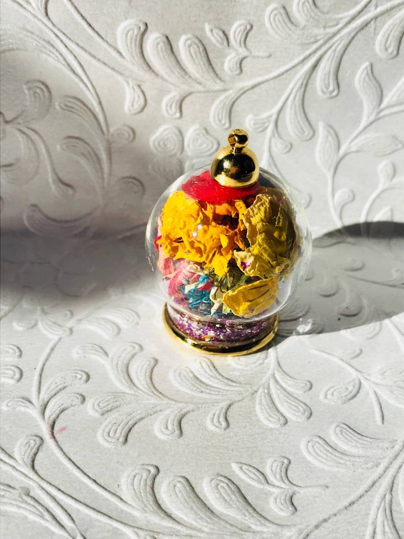 Echten Konservierten Blüten Und Vintage Deutsche Glas Glitzer Globus Terrarium Kette Echten Konservierten Blüten Und Vintage Deutsche Glas Glitzer Globus Terrarium Kette von KatekaisAlchemy