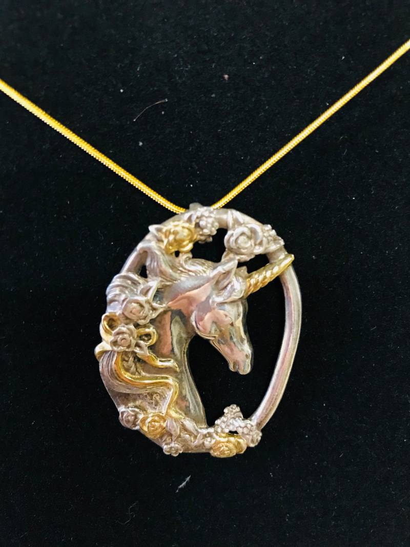 Seltener Großer Vintage Gorham Sterling Einhorn Anhänger Und Kette Seltener Großer Vintage Gorham Sterling Einhorn Anhänger Und Kette von KatekaisAlchemy