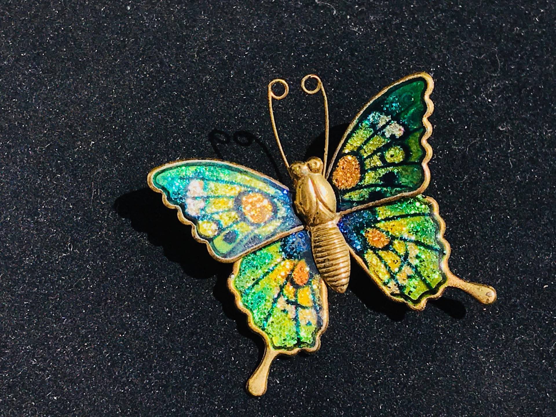 Wunderschöne Vintage Funkelnde Grüne Schmetterling Brosche von KatekaisAlchemy