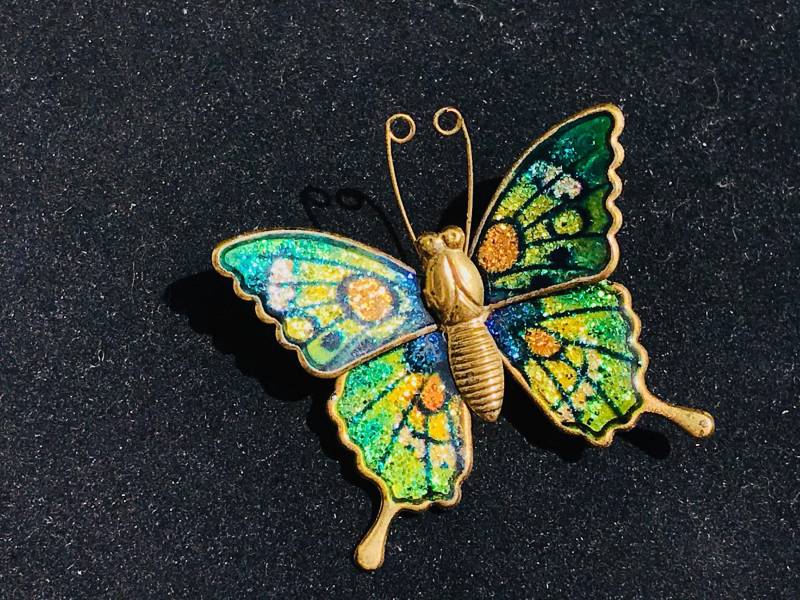 Wunderschöne Vintage Funkelnde Grüne Schmetterling Brosche Wunderschöne Vintage Funkelnde Grüne Schmetterling Brosche von KatekaisAlchemy
