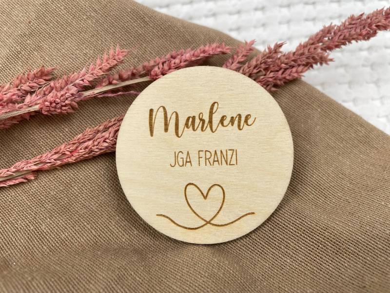 Ansteckbutton Aus Holz Mit Name Für Jga von KatesKleinigkeiten