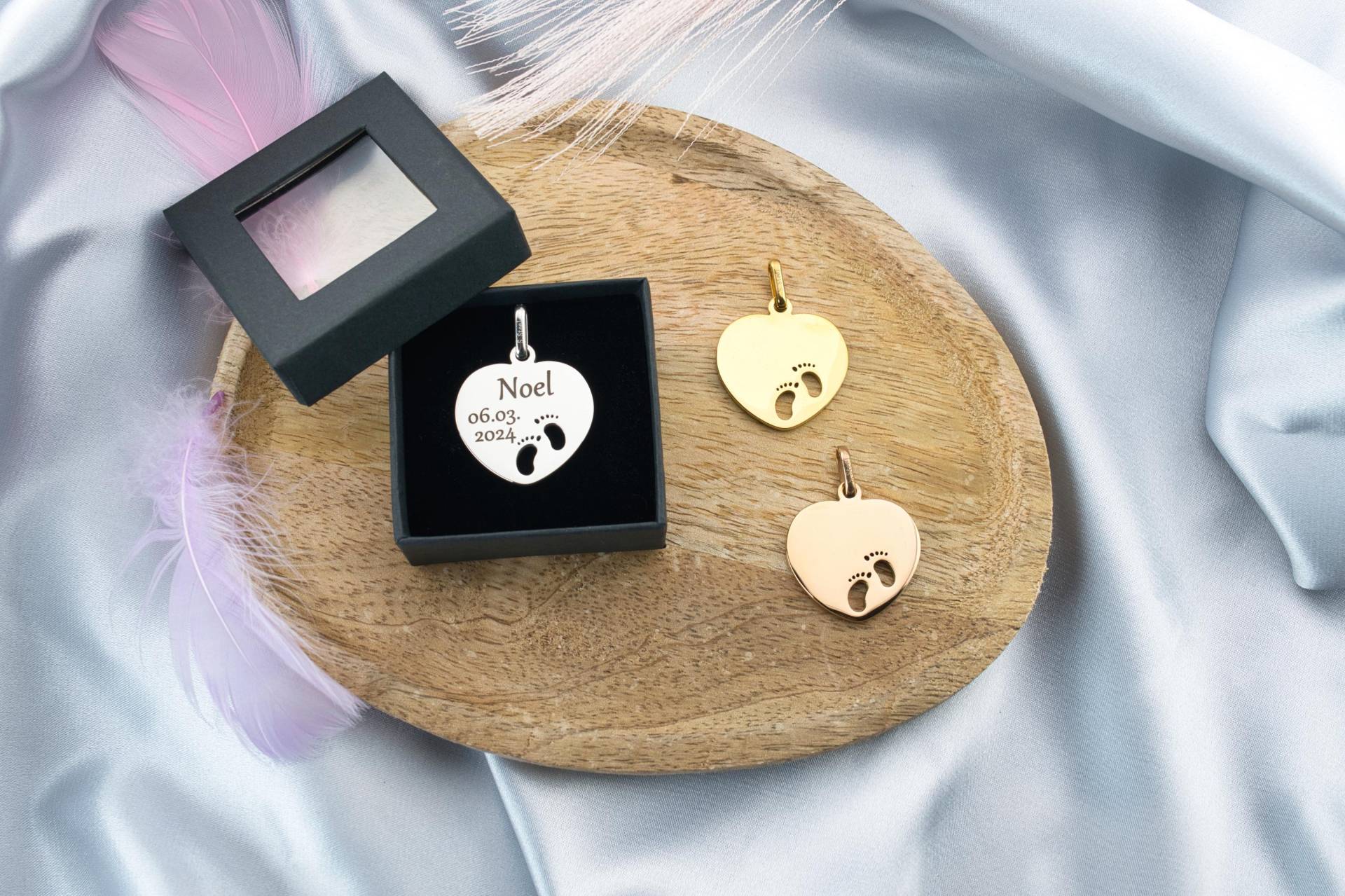 Ketten-Anhänger Mit Personalisierter Gravur - Babyfüßenanhänger Aus Edelstahl von KatesLittleFairytale