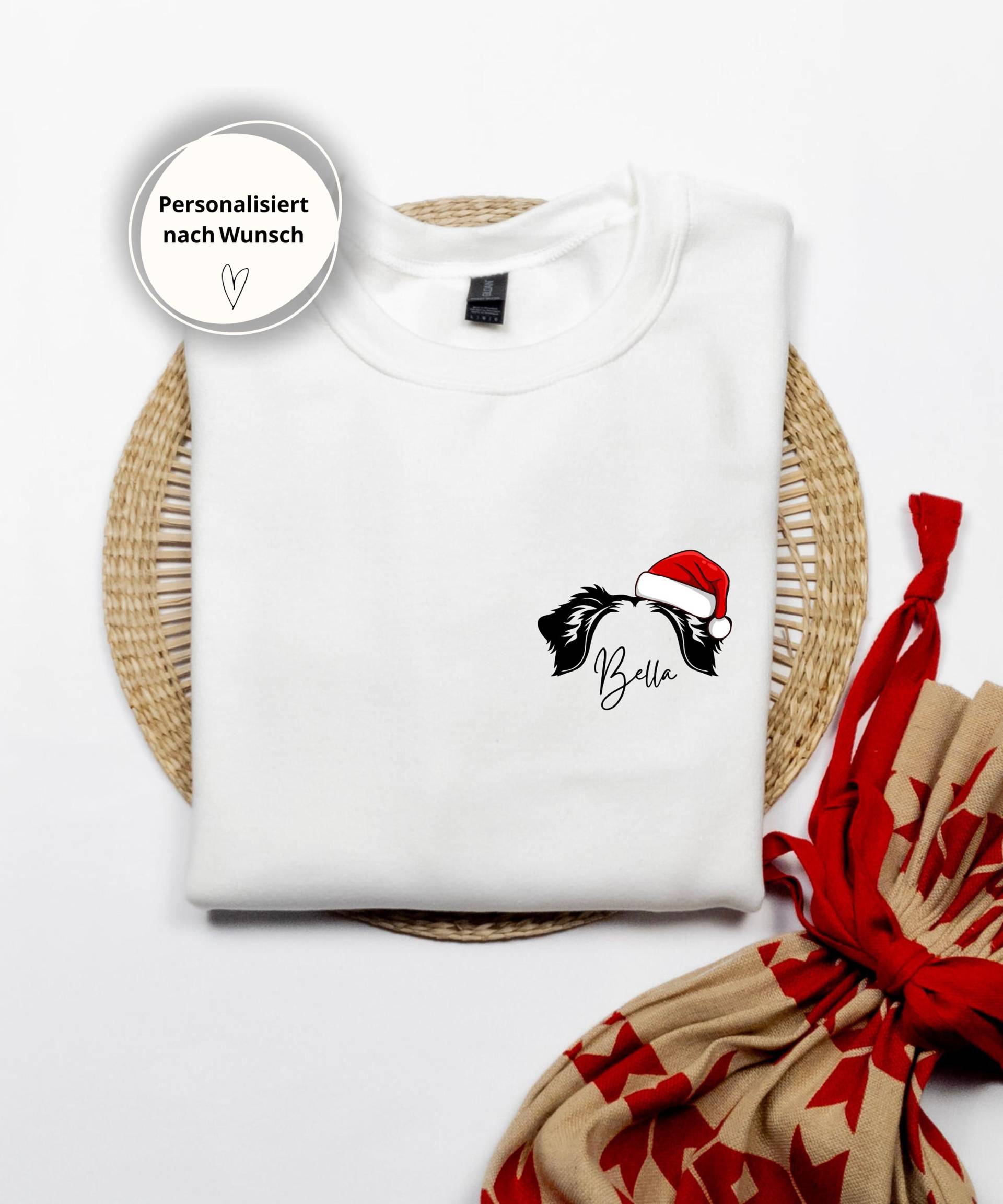 Personalisierter Weihnachtspullover Hundeohren Und Roter Weihnachtsmütze, 40 Hunderassen & Verschiedene Farben, Australian Shepherd, S-2xl von KatesPrintDesign
