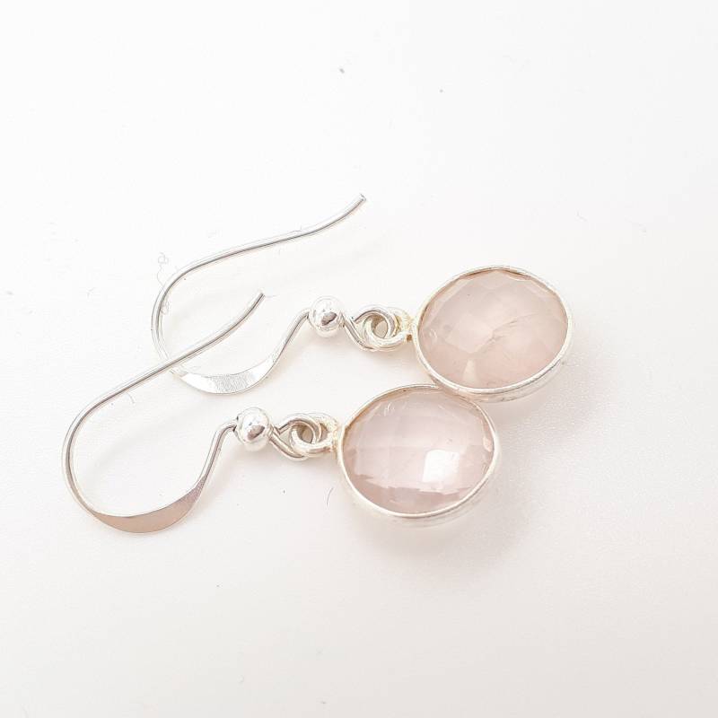 Edelstein-Ohrringe Aus Rundem Rosenquarz Und Silber 925, Geschenke Für Sie, Zarte Elegante Hängeohrringe von KatharinaVeySchmuck