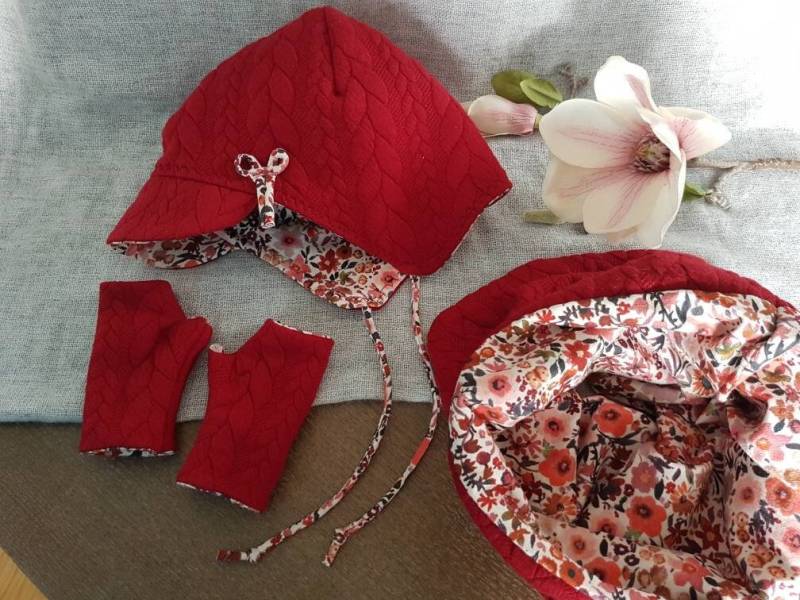 Mütze Schal Stulpen Rot Blumen Baby Kleinkind Set von KathasAtelierDE
