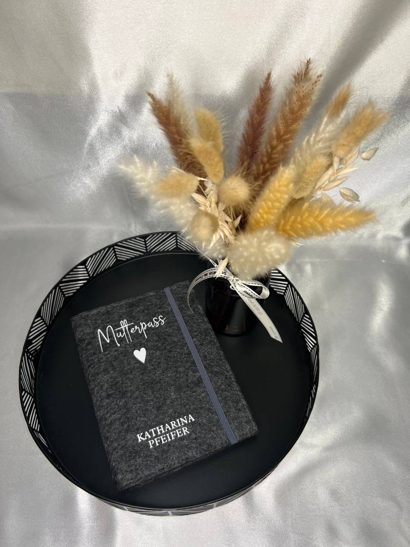 Mutterpasshülle Filz/Personalisiert Mit Name Mutterpass von KathasPlotterglueck