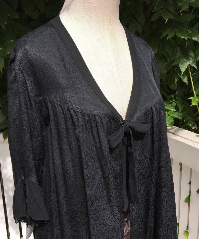 Morgenmantel Aus Seide Mit Jaquard #245 in Schwarz Größe 38 von KatherineHarestad