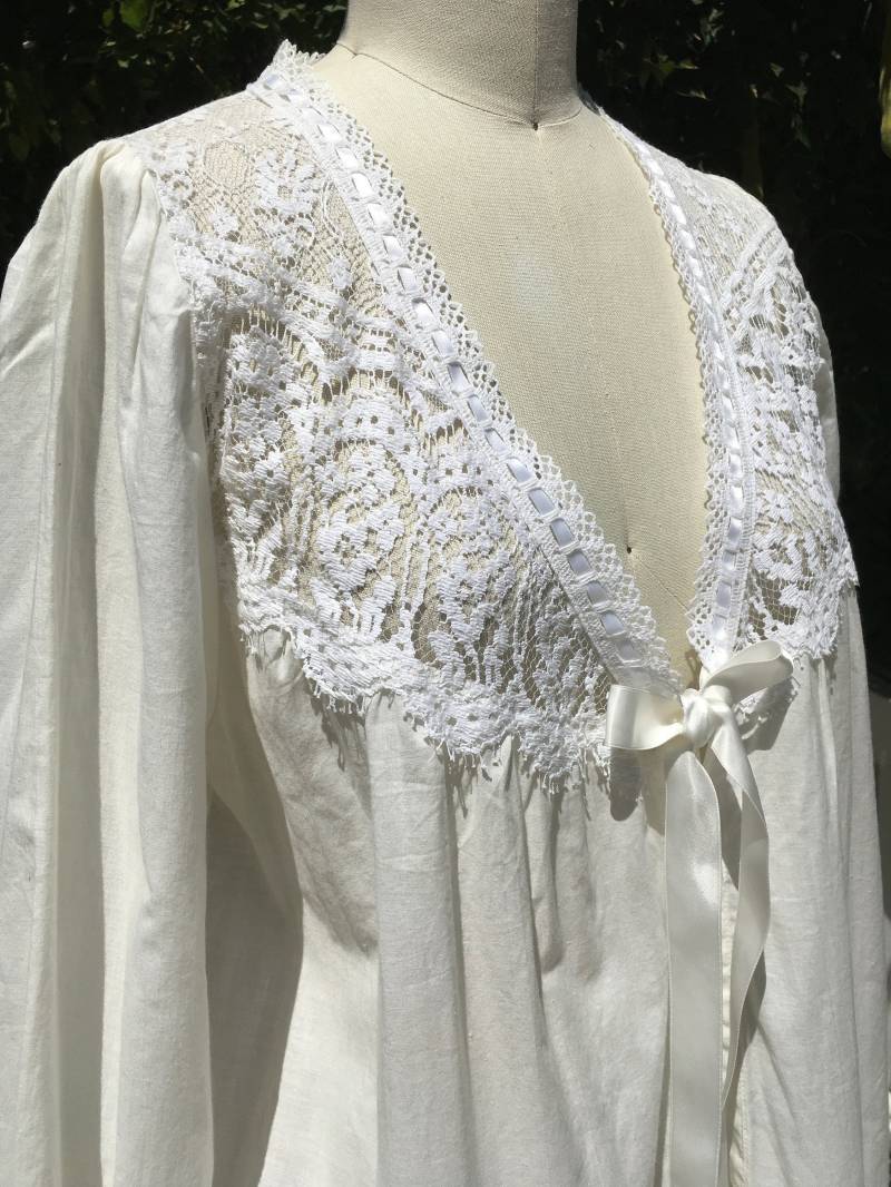 Spitze Träume Baumwolle Dressing Kleid #233 von KatherineHarestad