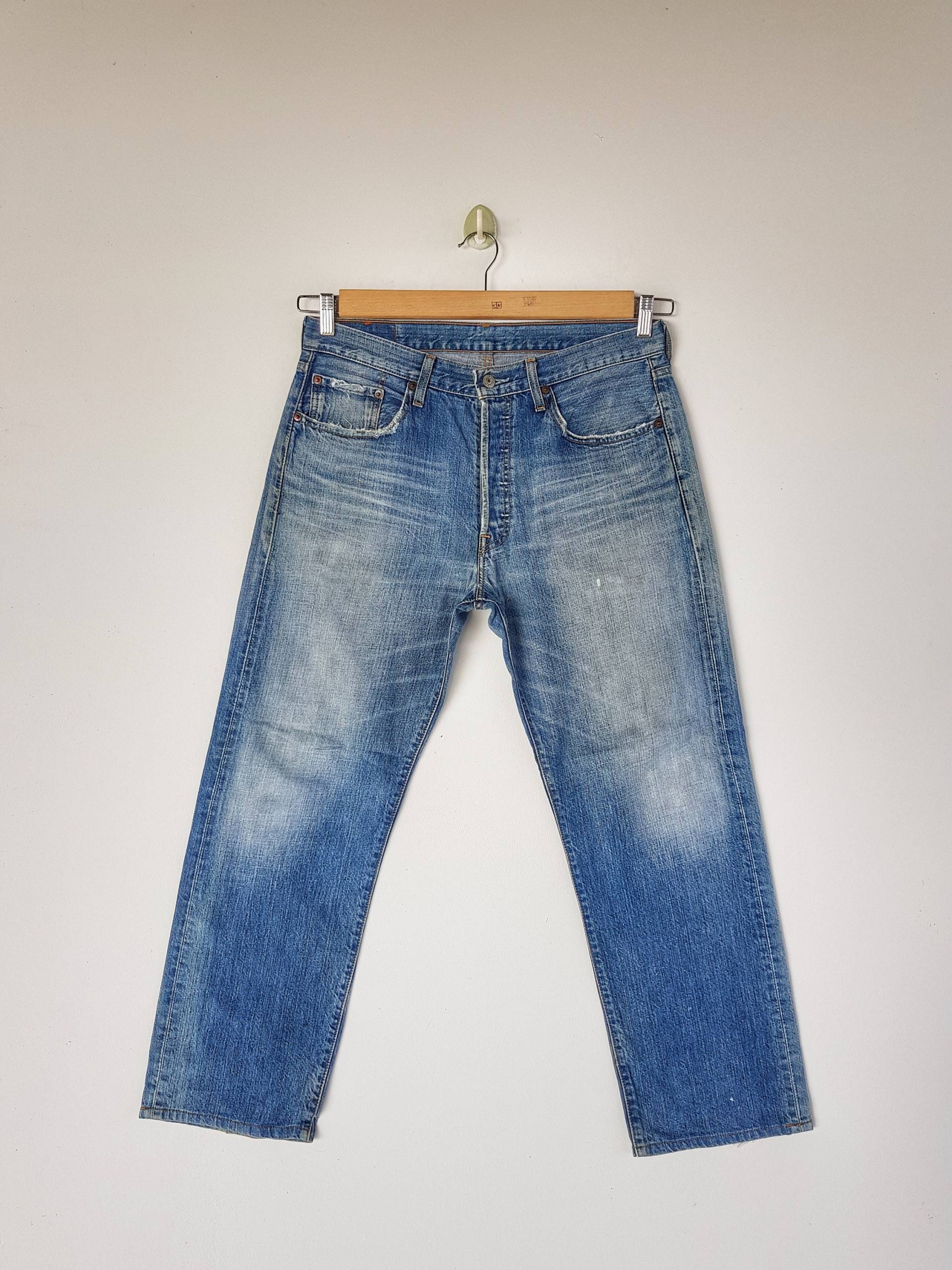 W33 Vintage Levi's 501 Light Wash Jeans 90Er Damen High Rise Levis Hose Straight Leg Faded Stonewash Denim Mom Größe 33x28 von KatherineLuxuryShop