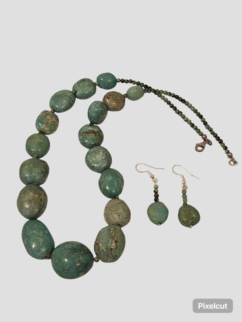 Echter Türkis Abgestufter Oval Halskette & Ohrringe Set | N10 von KathiesJewelryDesign