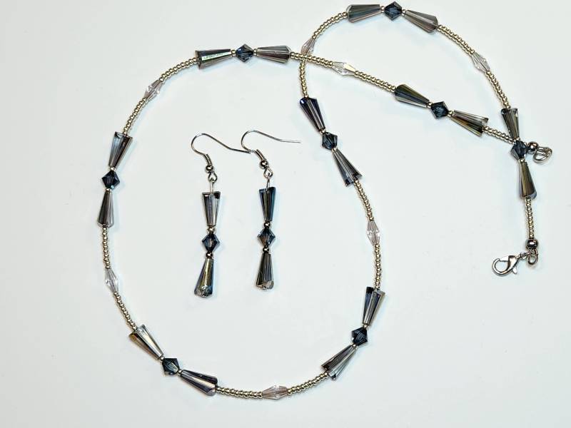 Graues Glas Collier Und Ohrring Set | N30 Graues Glas Collier Und Ohrring Set | N30 von KathiesJewelryDesign