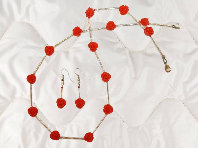 Rose Halskette Und Ohrringe Set | N34 von KathiesJewelryDesign