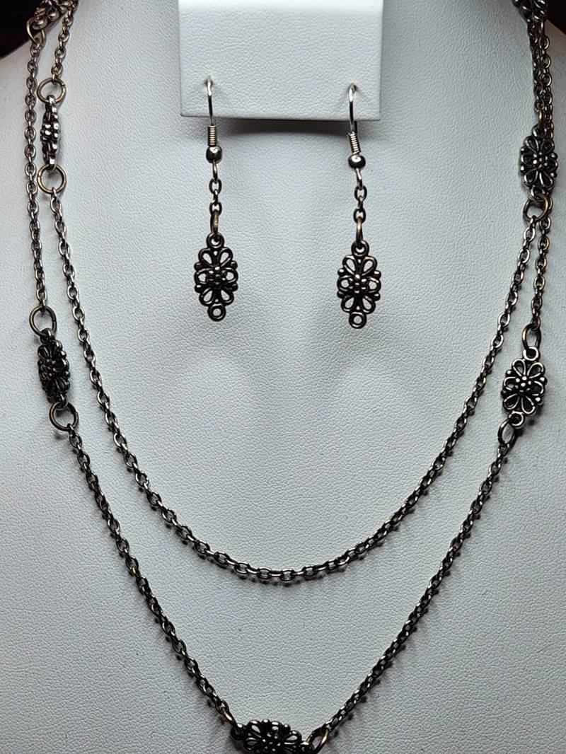 Silber Blumen Halskette & Ohrringe | N19 von KathiesJewelryDesign