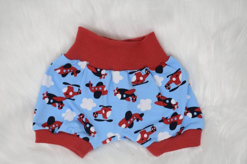 Kurze Pumphose "Fly Away - Hellblau/Rot" Kurze Pumphose "Fly Away - Hellblau/Rot" von KathisHandmadeworld