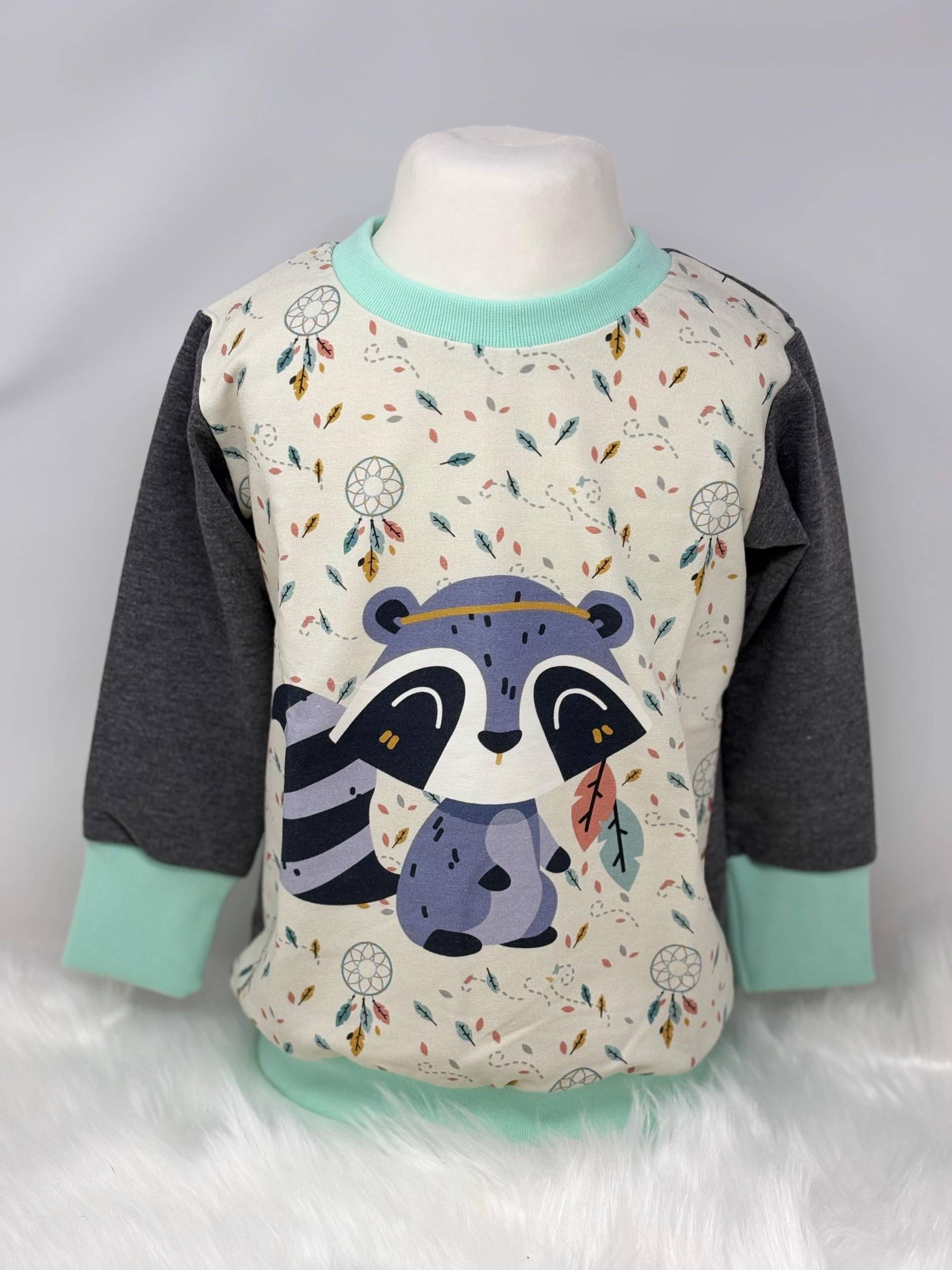 Langarmshirt "Boho Waschbär" Größe 86/92 Langarmshirt "Boho Waschbär" Größe 86/92 von KathisHandmadeworld