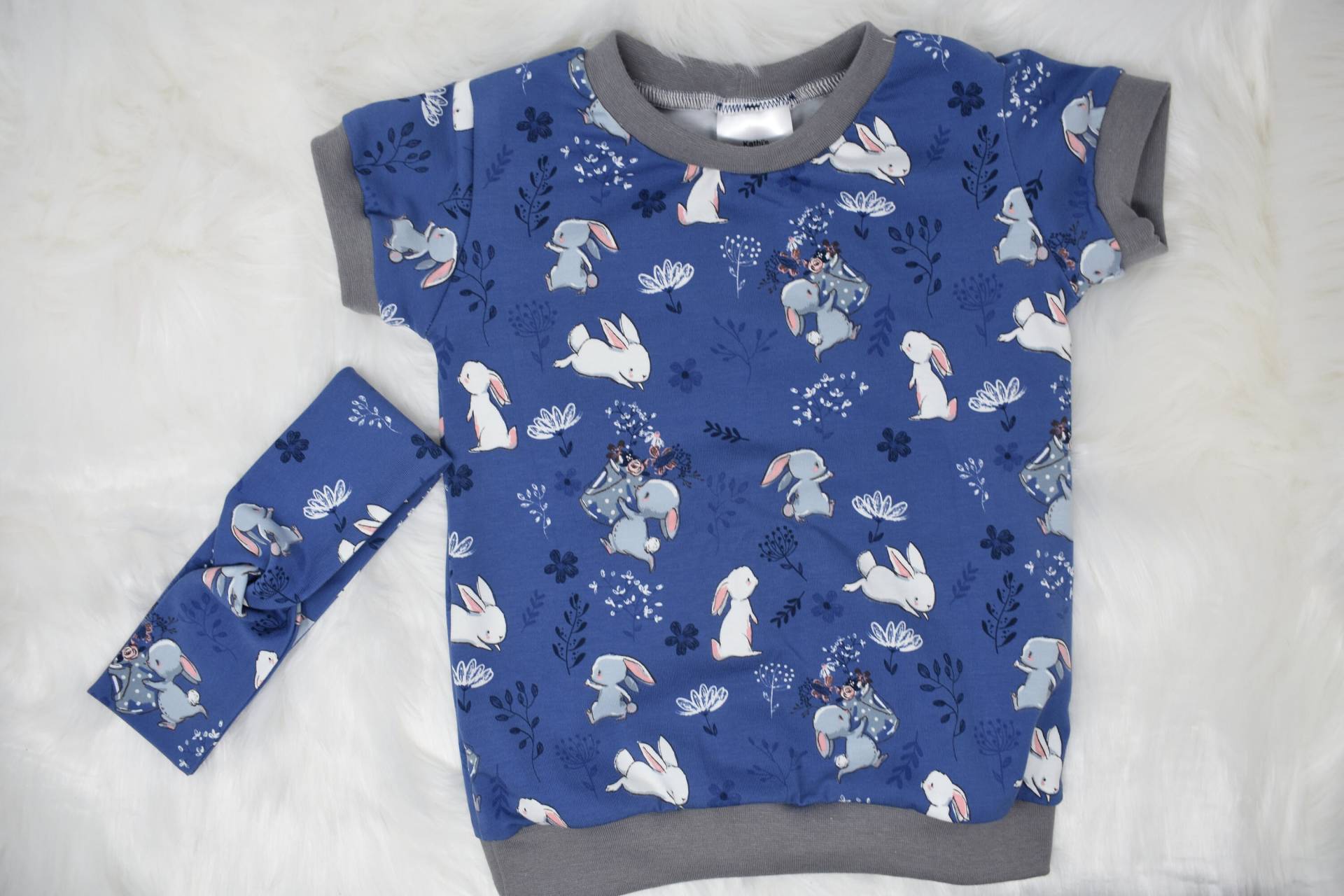Set Aus T-Shirt Und Haarband "Sweet Animals - Kaninchen/Blau" Größe 86/92 von KathisHandmadeworld