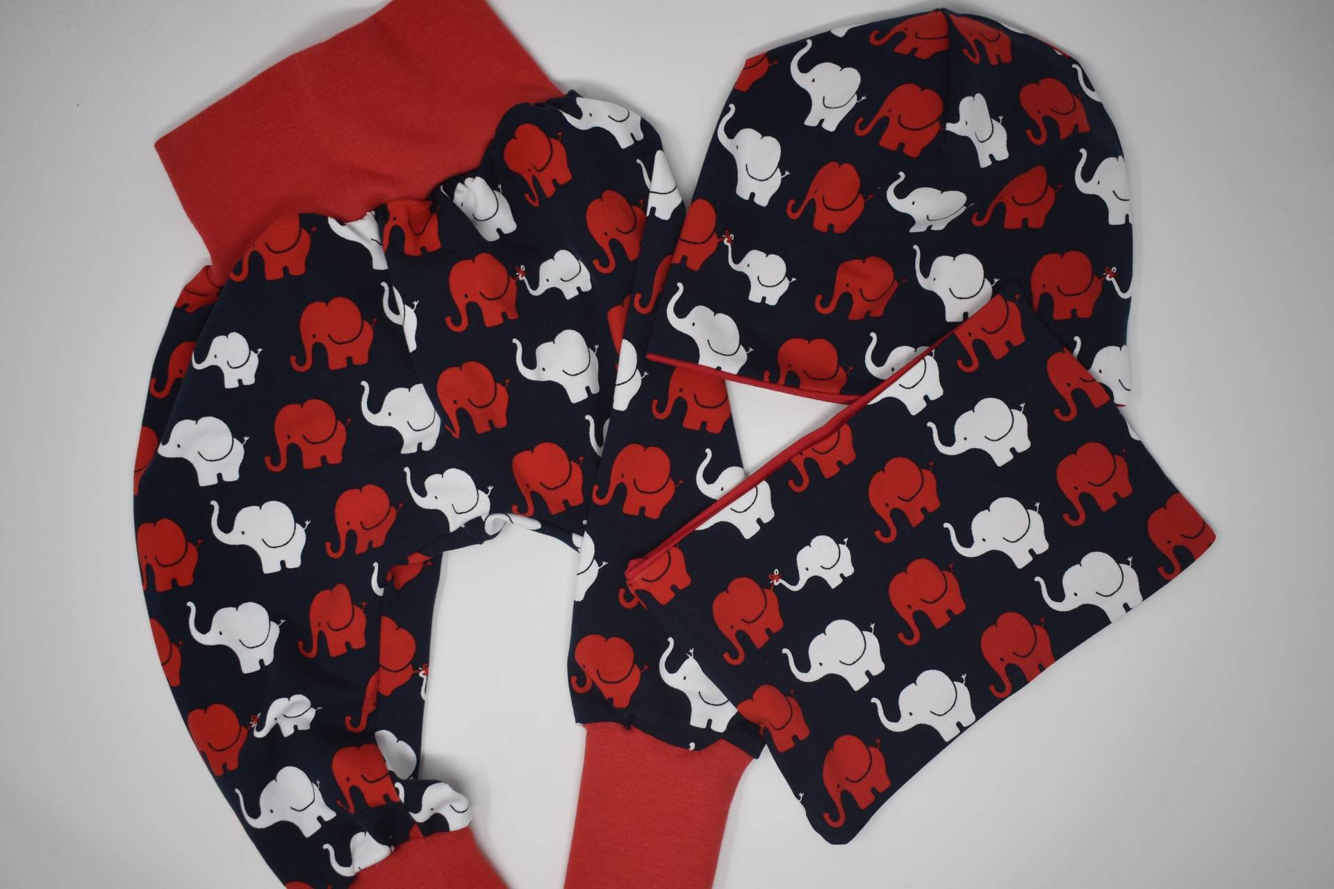 Set - Pumphose, Beanie Und Loop "Elefant -Blau/Rot" Größe 80/92 Set - Pumphose, Beanie Und Loop "Elefant -Blau/Rot" Größe 80/92 von KathisHandmadeworld