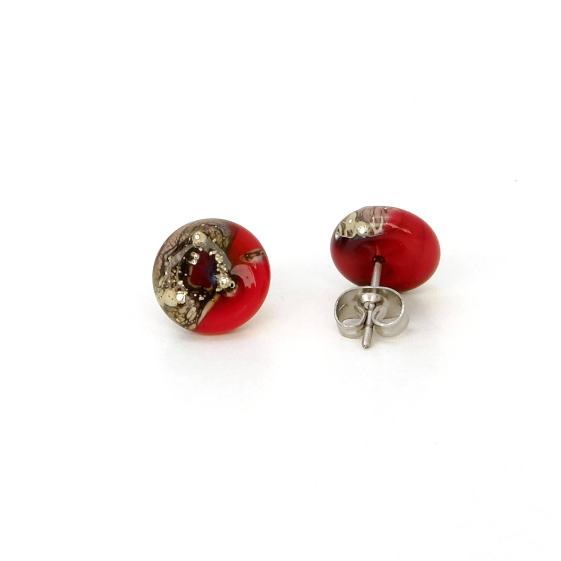 Elegante Rote Ohrstecker Aus Glas Und Edelstahl, Flach Geformt, Glasperlenkunst, Geschenkidee Für Frauen, Handgefertigtes Unikat, 11 Mm Elegante Rote Ohrstecker Aus Glas Und Edelstahl, Flach Geformt, Glasperlenkunst, Geschenkidee Für Frauen, Handgefertigtes Unikat, 11 Mm von KathjasPerlentraeume