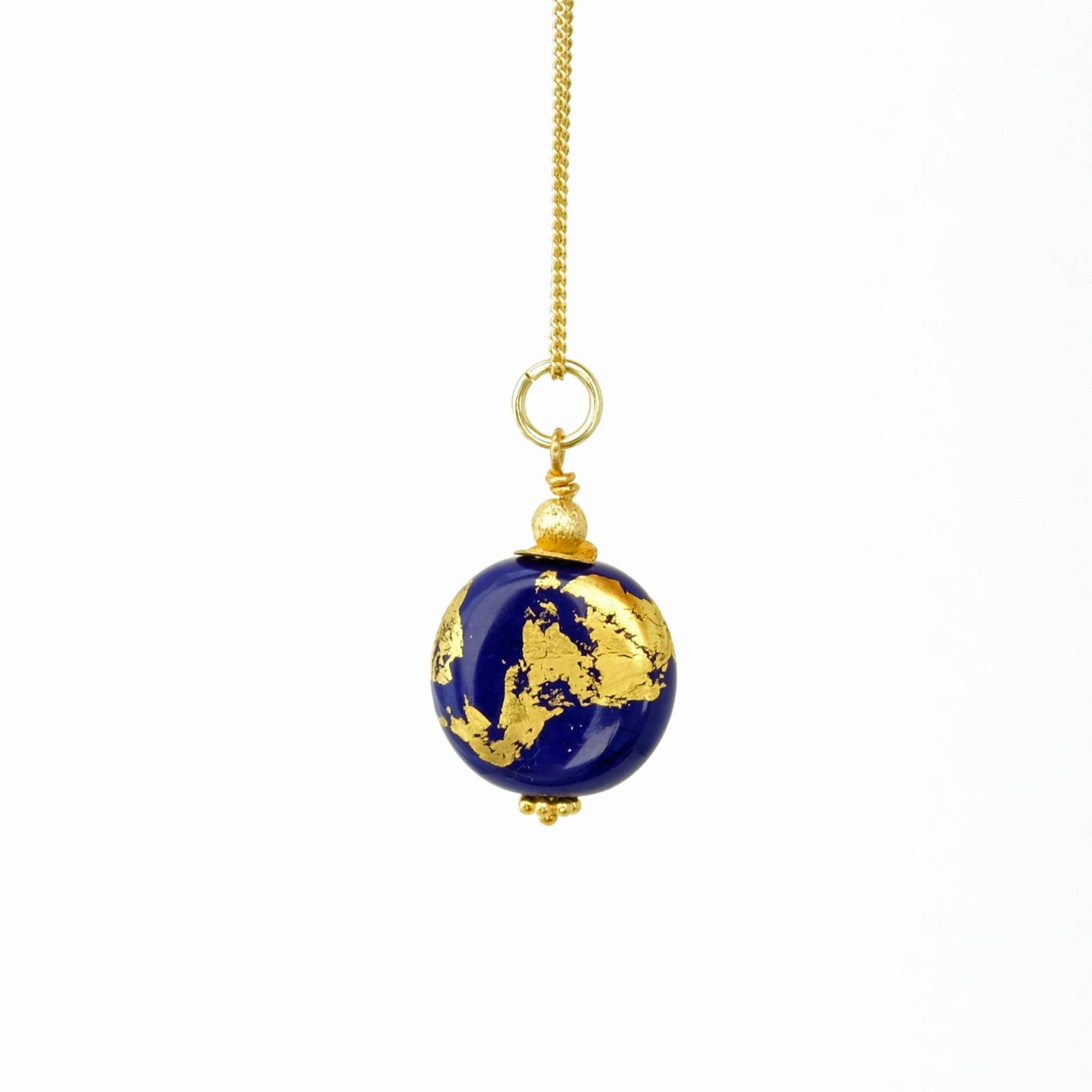 Kettenanhänger Aus Glas, Lapisblau Mit Feingold, Sehr Schönes, Elegantes Geschenk Für Frauen, Handgemachtes Unikat, Gesamtlänge 3, 5 cm Kettenanhänger Aus Glas, Lapisblau Mit Feingold, Sehr Schönes, Elegantes Geschenk Für Frauen, Handgemachtes Unikat, Gesamtlänge 3, 5 cm von KathjasPerlentraeume