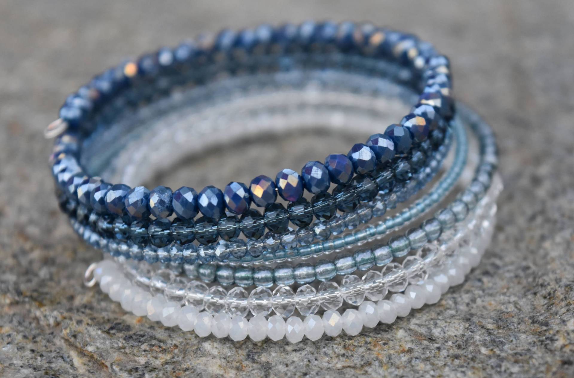 7-strang Gestapelt Facettiertem Kristall Perle Armband-Denim 7-strang Gestapelt Facettiertem Kristall Perle Armband-Denim von KathleenWrightDesign