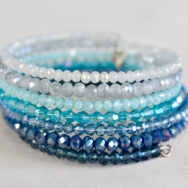 Faceted Crystal Armband - 7 Strang Gestapelt Blau von KathleenWrightDesign