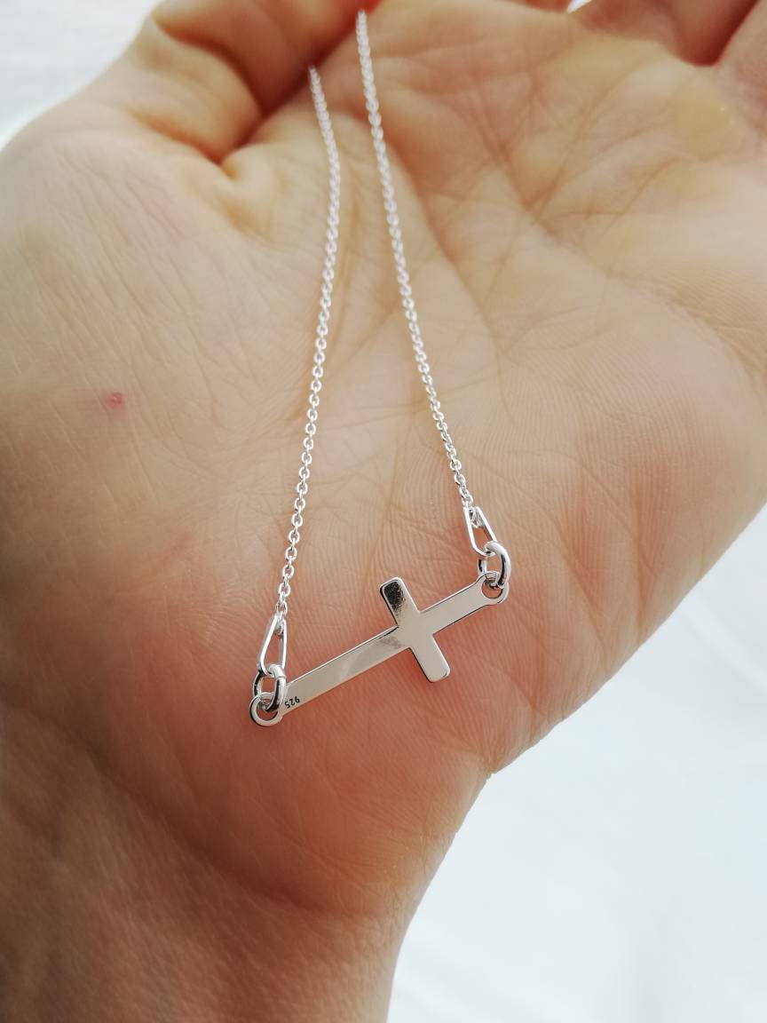sterling Silber Seitlich Kreuz Halskette Zierlicher Christlicher Schmuck von KathrynsBracelet