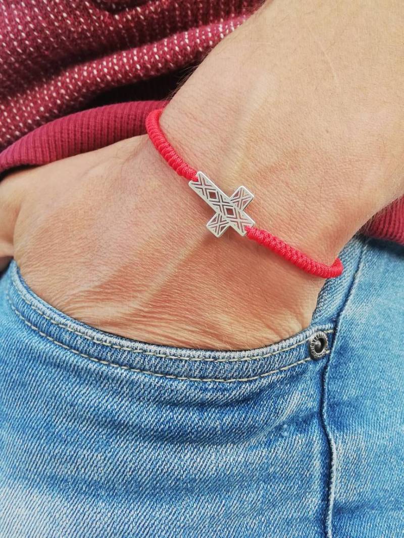 Männer Armreif Mit Rotem Faden Sterling Silber Kreuz, Christlicher Schmuck Männer Armreif Mit Rotem Faden Sterling Silber Kreuz, Christlicher Schmuck von KathrynsBracelet