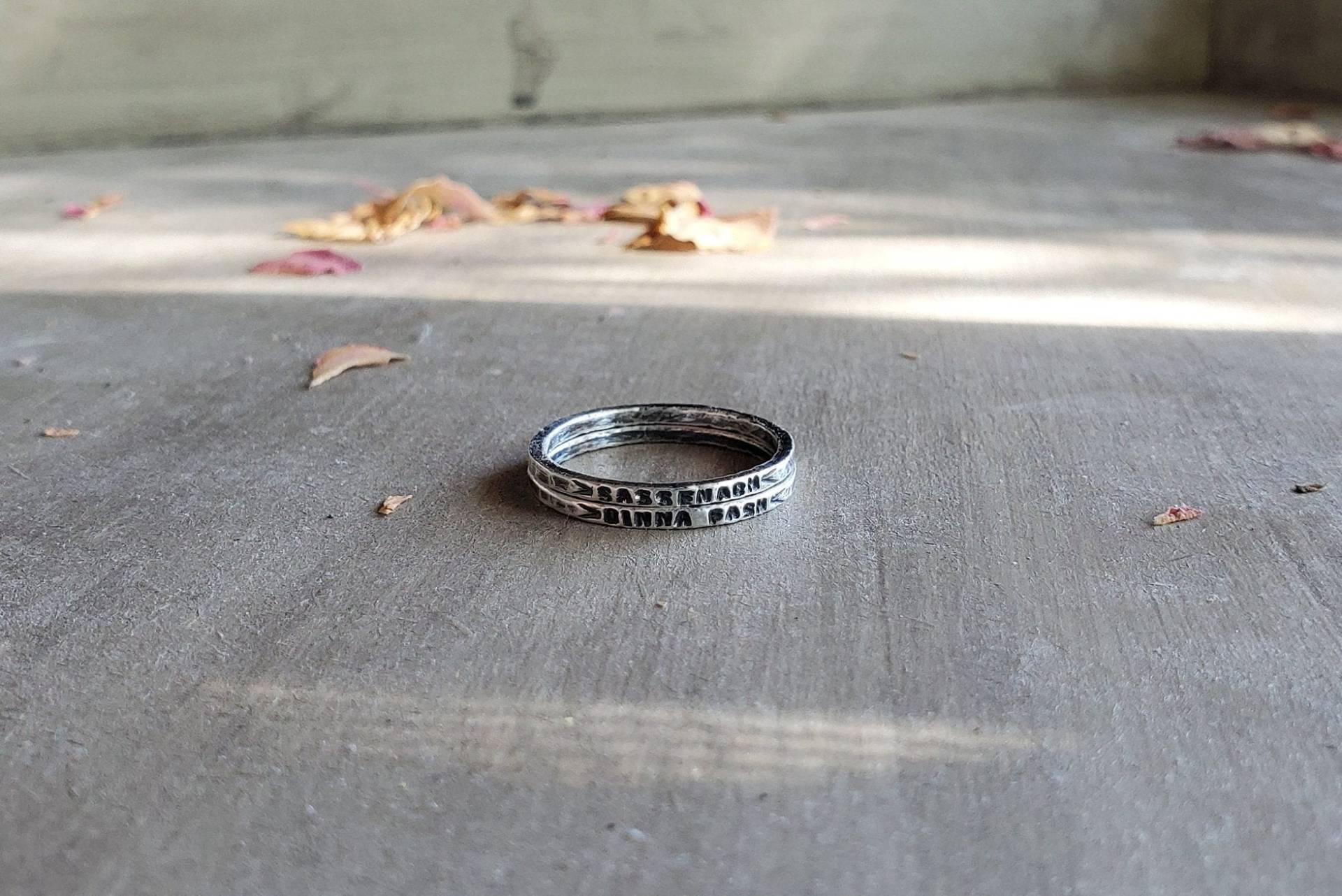 stapelbarer Silber Sassenach Ring - Hypoallergen Schmuck stapelbarer Silber Sassenach Ring - Hypoallergen Schmuck von KathyCanuel