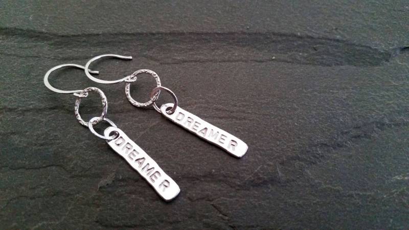 Träumer Ohrringe, Silber Kundengerechte Charm Name Hypoallergene Ohrringe Träumer Ohrringe, Silber Kundengerechte Charm Name Hypoallergene Ohrringe von KathyCanuel