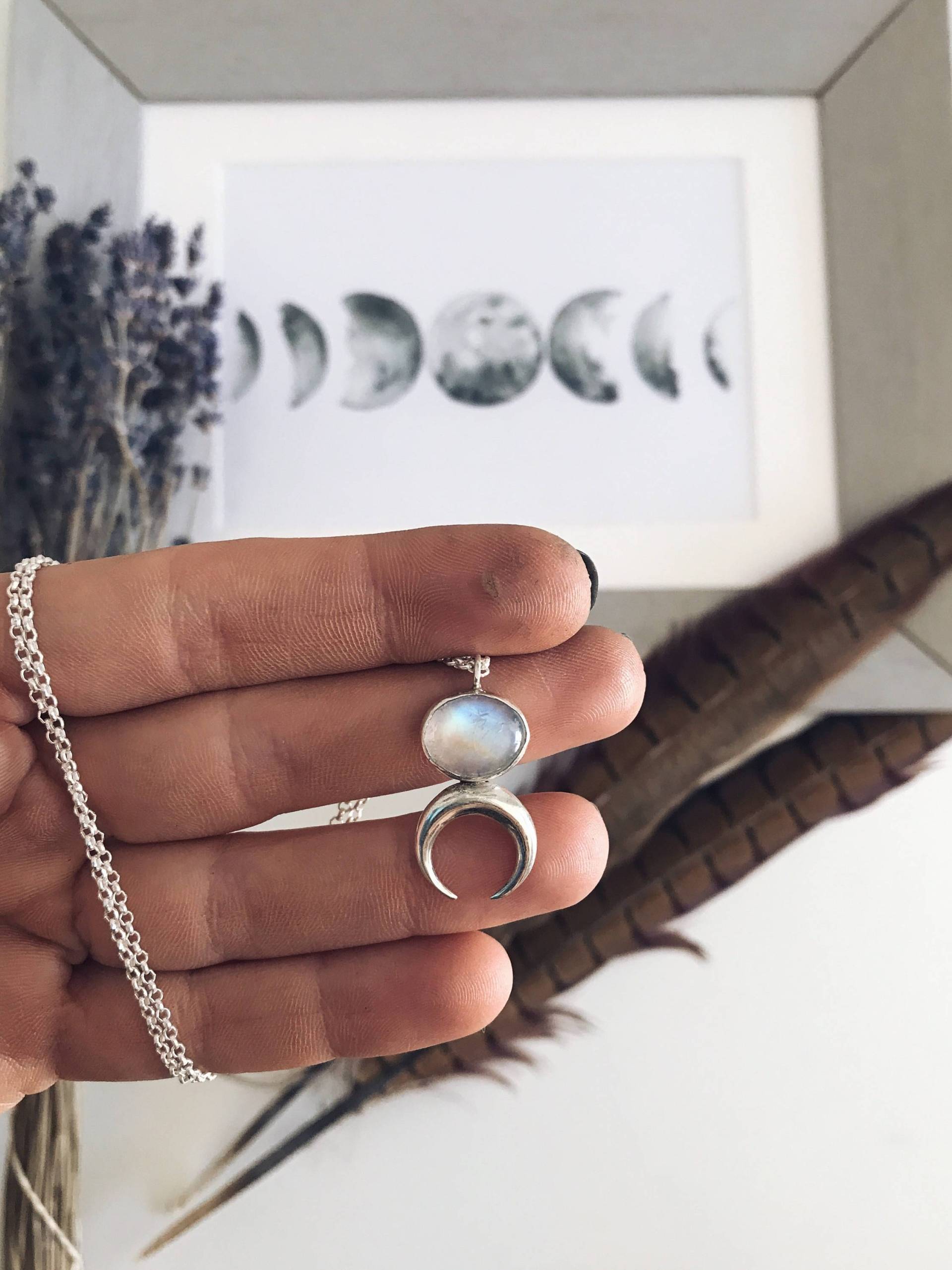 Regenbogen Mondstein Mond Anhänger Handgefertigter Silberanhänger Und Kette von KathyRossJewelry