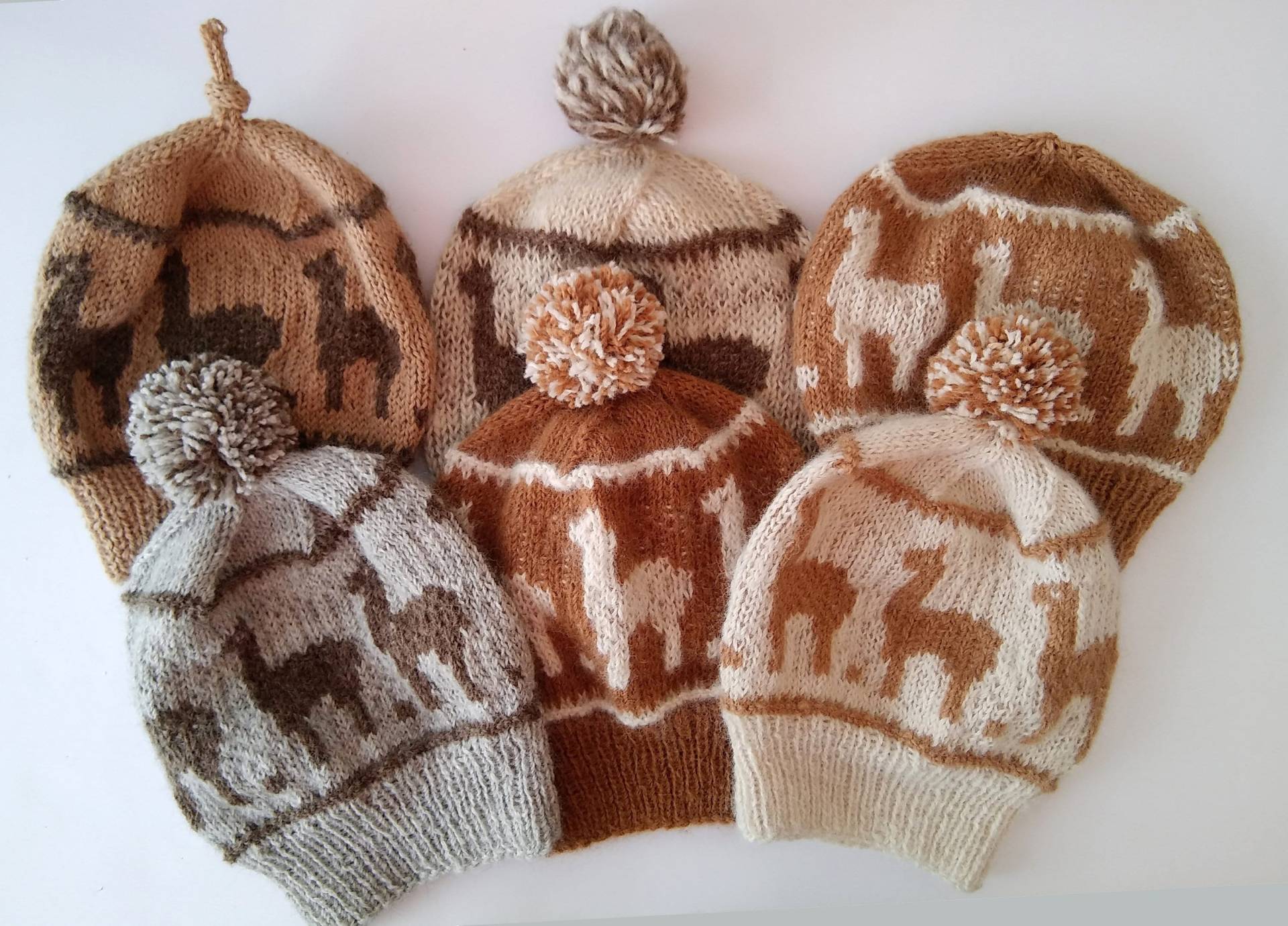 Benutzerdefinierte Gestrickte Alpaka Bommel Mütze Natürliche Lama Lover Hut Benutzerdefinierte Gestrickte Alpaka Bommel Mütze Natürliche Lama Lover Hut von KathyZolaFiber