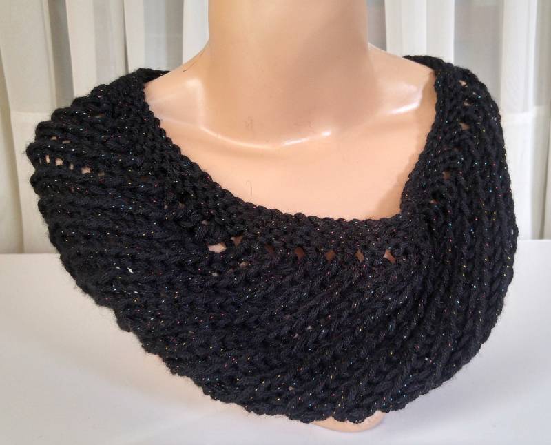 Schwarzer Spitzen Loop Schal, Handgestrickter Schal Schwarzer Spitzen Loop Schal, Handgestrickter Schal von KathyZolaFiber