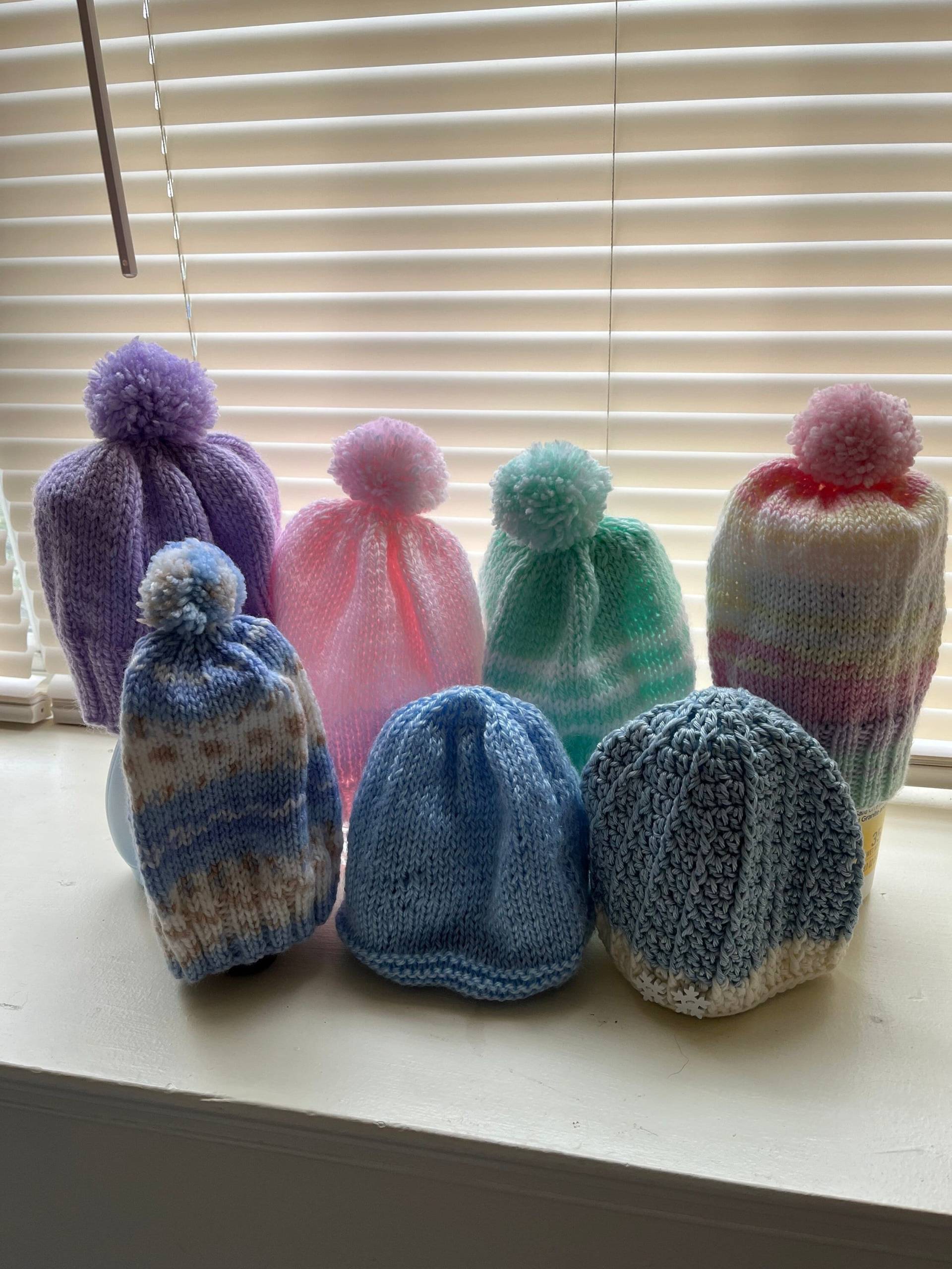 Neugeborenen Mütze Bunny Ohren, Micky Blumen - Passend Für 18 "Umfang Neugeborenen Mütze Bunny Ohren, Micky Blumen - Passend Für 18 "Umfang von KathycraftsCreations