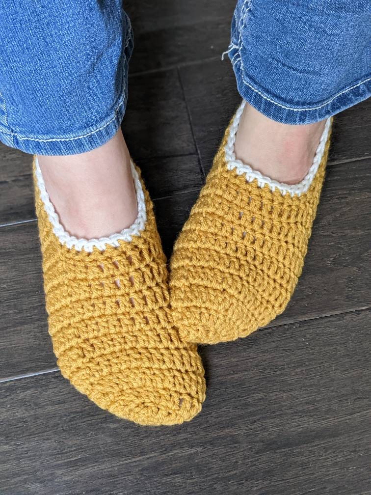 Handgehäkelte Honig Slipper Socken Chunky Acryl Haus Schuhe von KatieChasingBeauty