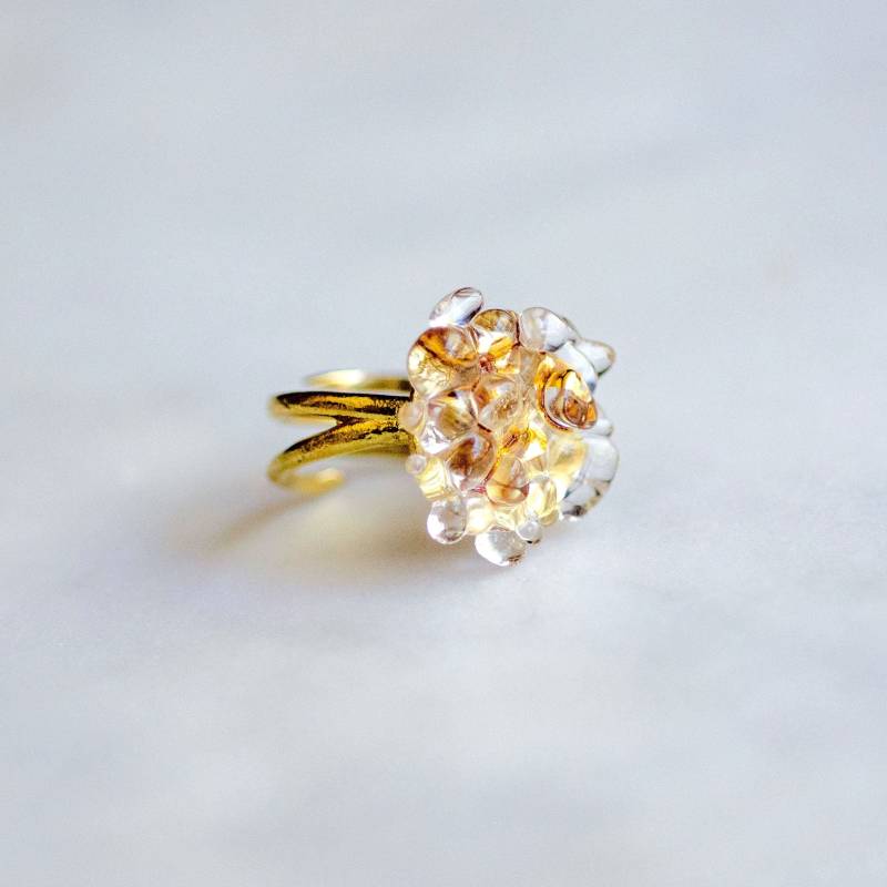 "Posy Ring, Golden | Glascluster Mit 22K Goldakzent Garten-Kollektion von KatieKismet