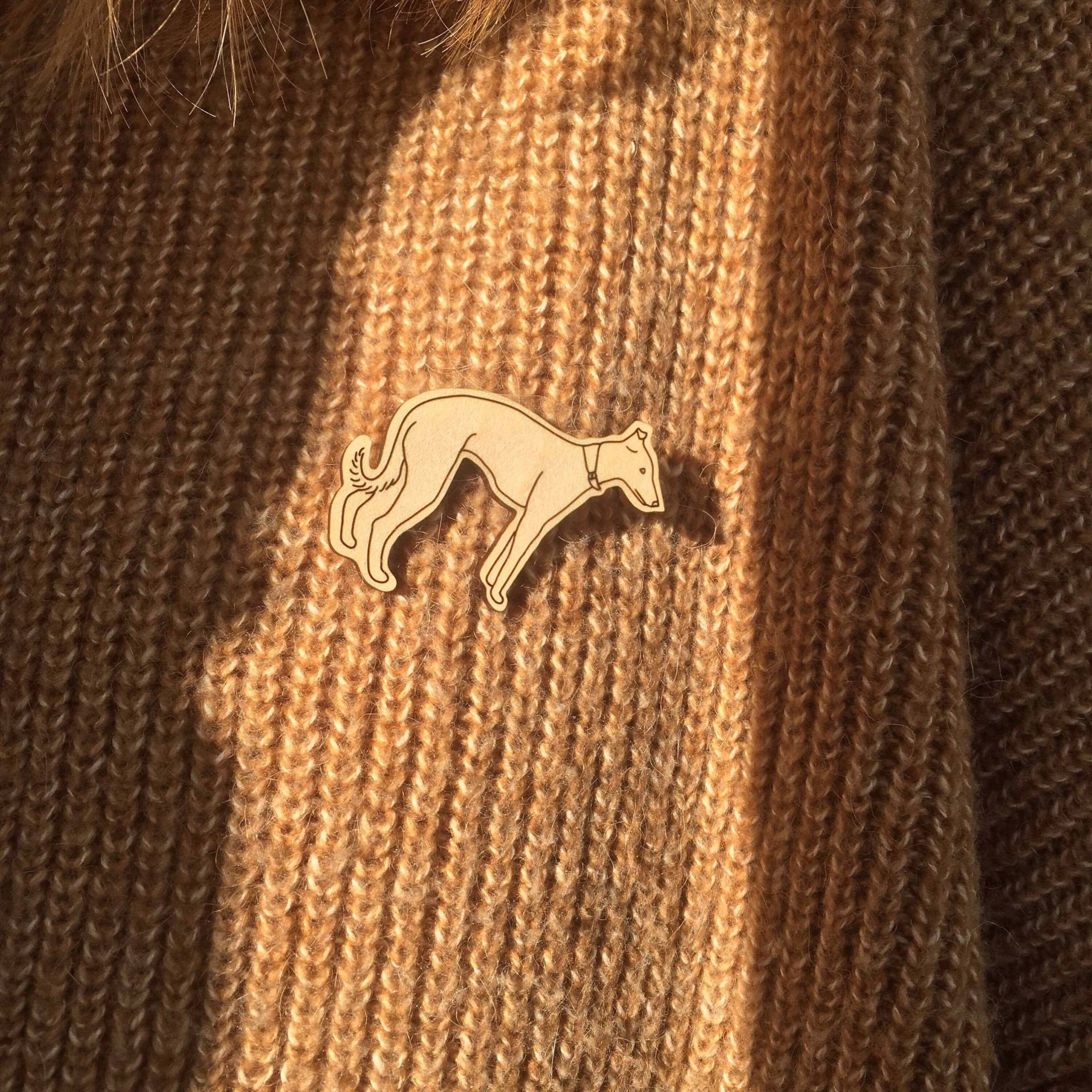 Whippet Brosche - Designed By Katie Whittaker von KatieWhittakerDesign